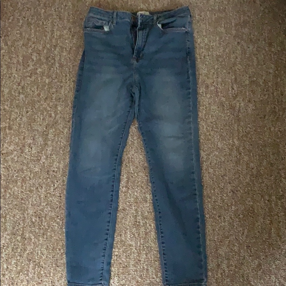 High-Wasted light wash jeans from Forever 21